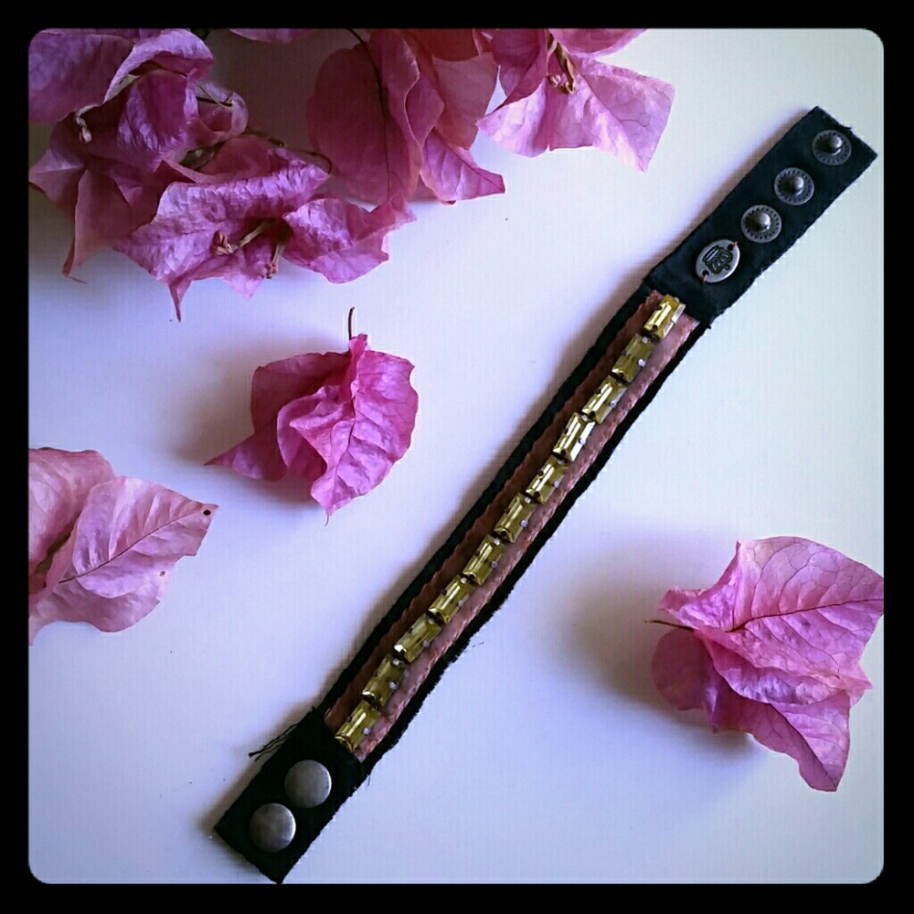Rinestone and velvet bracelet